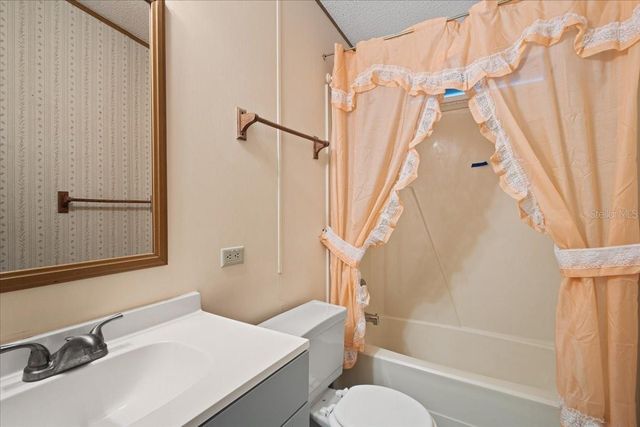 14430 E LEVY STREET, Williston, FL 32696