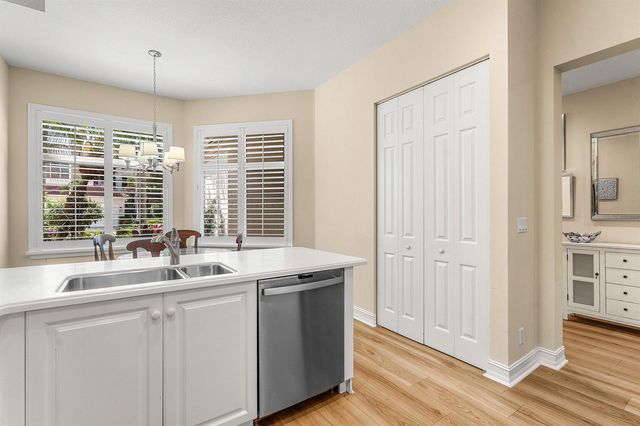 101 Palm Bay Circle A, Palm Beach Gardens, FL 33418