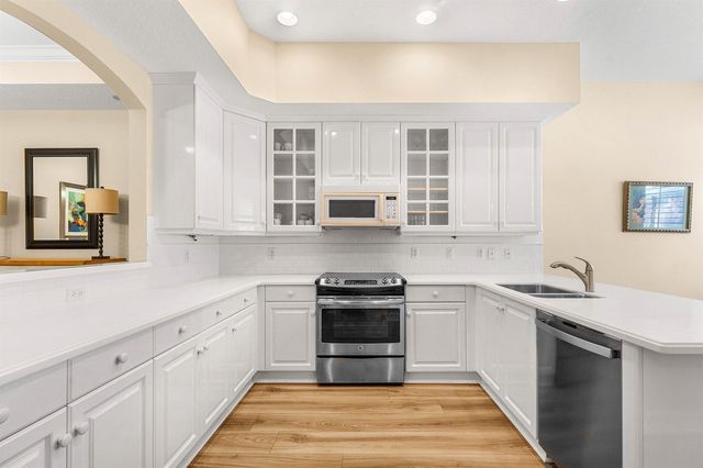 101 Palm Bay Circle A, Palm Beach Gardens, FL 33418