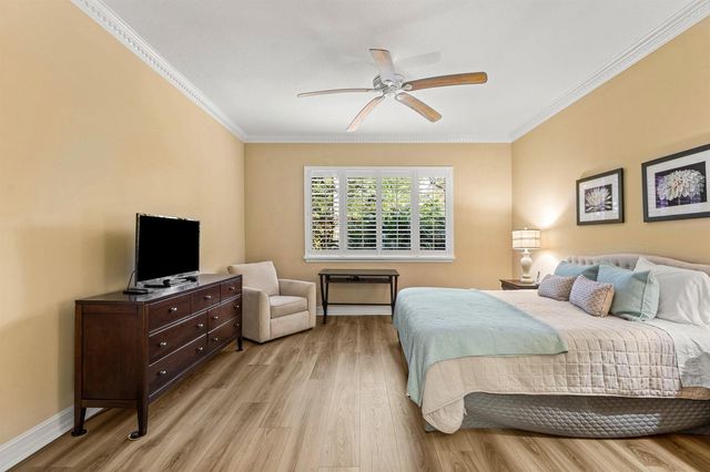 101 Palm Bay Circle A, Palm Beach Gardens, FL 33418