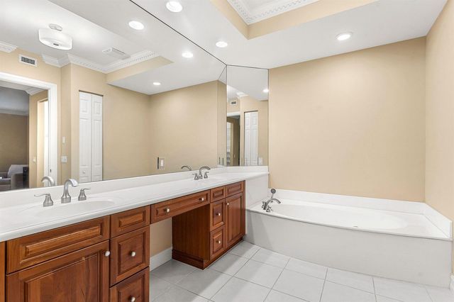 101 Palm Bay Circle A, Palm Beach Gardens, FL 33418