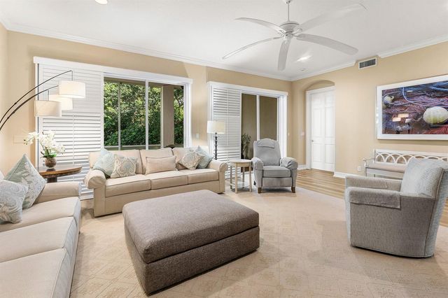 101 Palm Bay Circle A, Palm Beach Gardens, FL 33418
