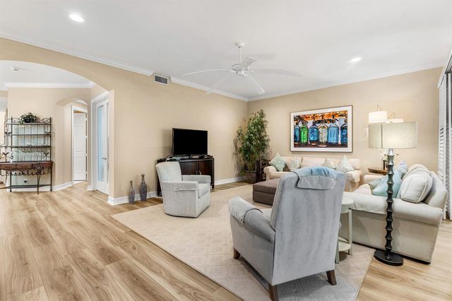 101 Palm Bay Circle A, Palm Beach Gardens, FL 33418