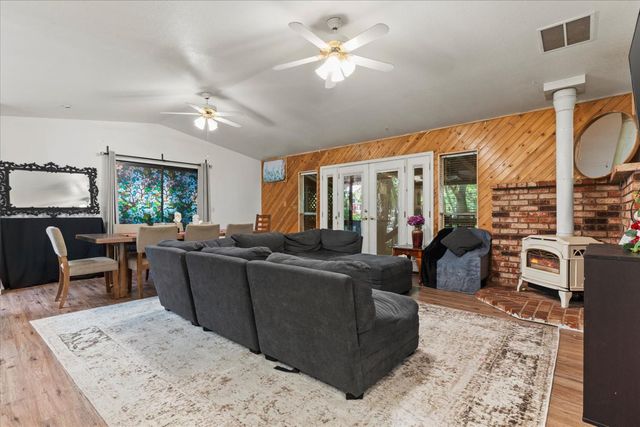 3205 Castlewood Cir, Pollock Pines, CA 95726