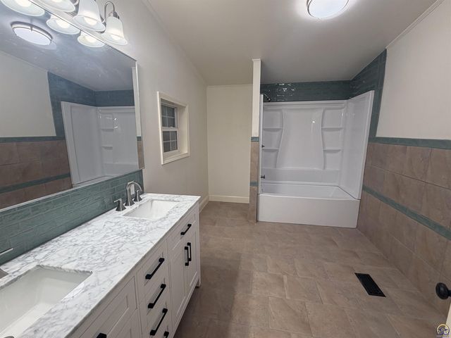 1721 SW 72nd Pl, Topeka, KS 66619