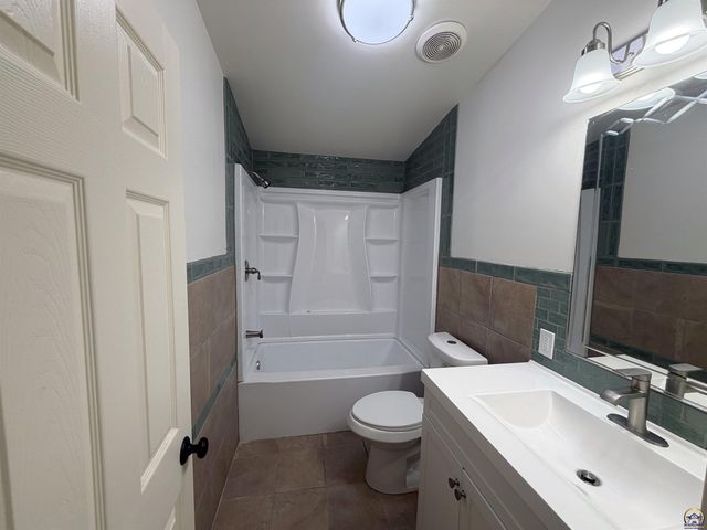 1721 SW 72nd Pl, Topeka, KS 66619