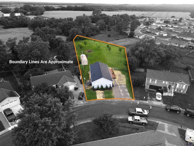 1721 SW 72nd Pl, Topeka, KS 66619
