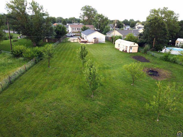 1721 SW 72nd Pl, Topeka, KS 66619
