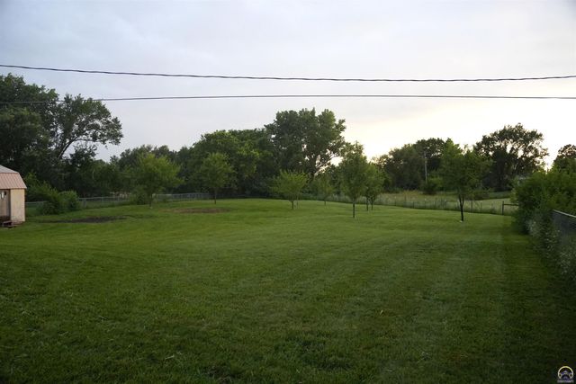 1721 SW 72nd Pl, Topeka, KS 66619