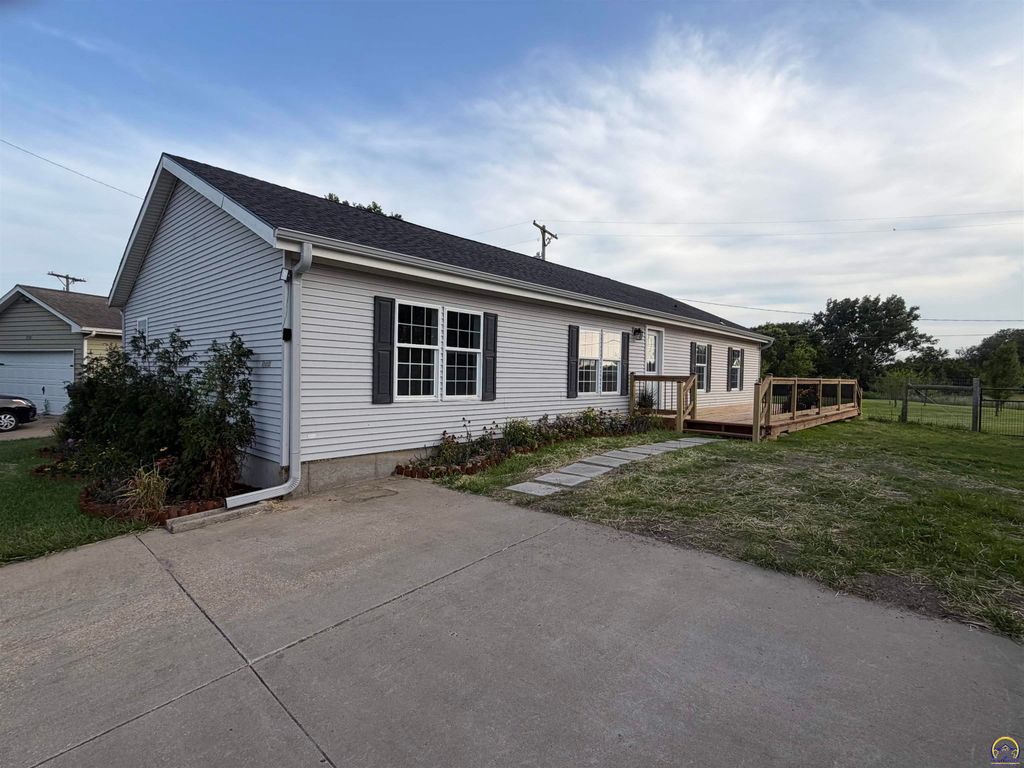 1721 SW 72nd Pl, Topeka, KS 66619
