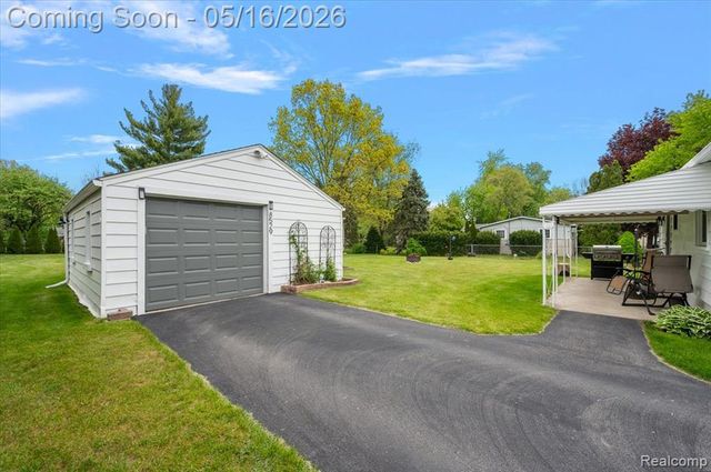 8529 Munrovia Street, Shelby Twp, MI 48317