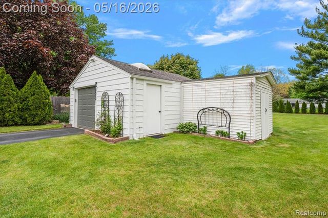 8529 Munrovia Street, Shelby Twp, MI 48317