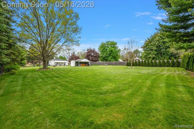 8529 Munrovia Street, Shelby Twp, MI 48317