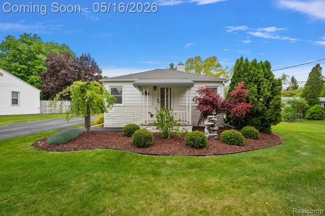 8529 Munrovia Street, Shelby Twp, MI 48317