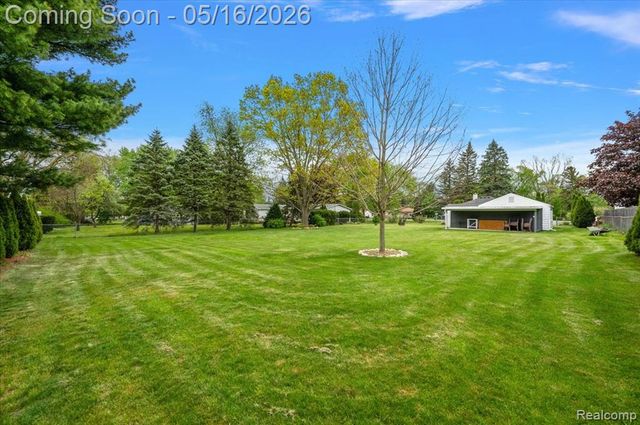 8529 Munrovia Street, Shelby Twp, MI 48317