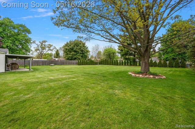 8529 Munrovia Street, Shelby Twp, MI 48317