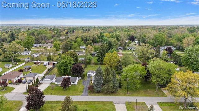 8529 Munrovia Street, Shelby Twp, MI 48317