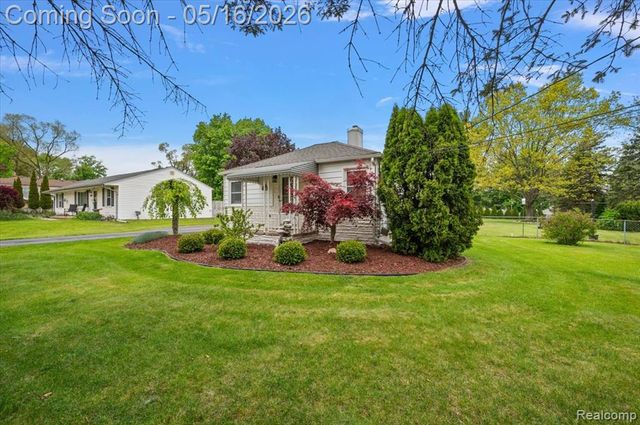 8529 Munrovia Street, Shelby Twp, MI 48317