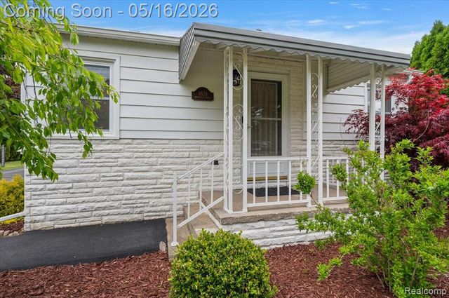 8529 Munrovia Street, Shelby Twp, MI 48317