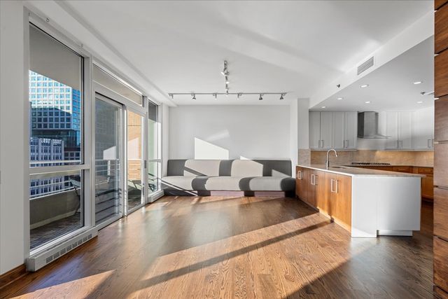 250 E Pearson Street 1601, Chicago, IL 60611