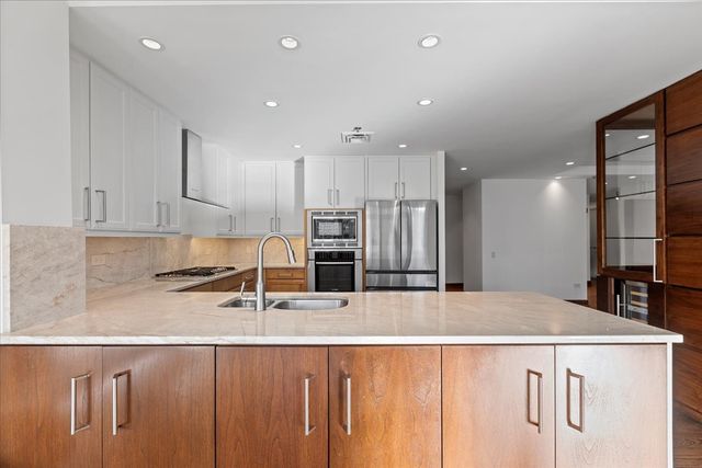 250 E Pearson Street 1601, Chicago, IL 60611