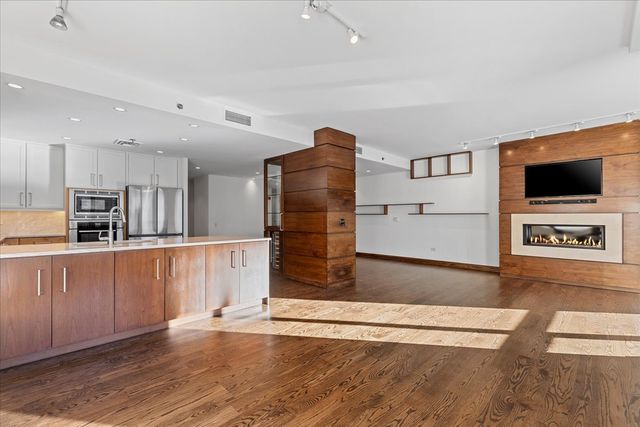 250 E Pearson Street 1601, Chicago, IL 60611