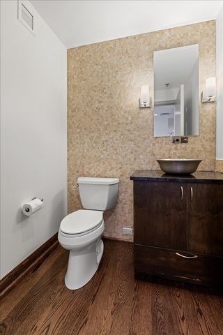 250 E Pearson Street 1601, Chicago, IL 60611