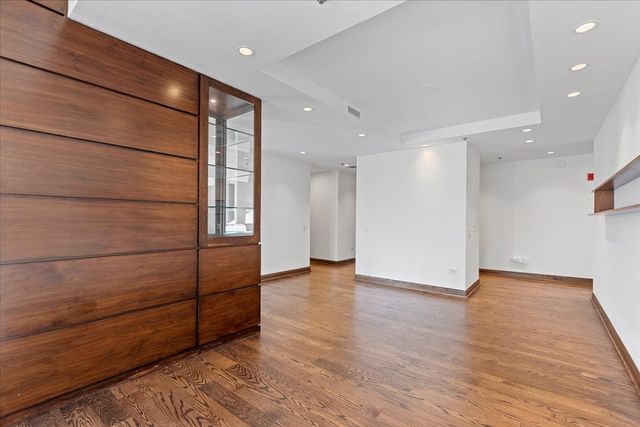 250 E Pearson Street 1601, Chicago, IL 60611