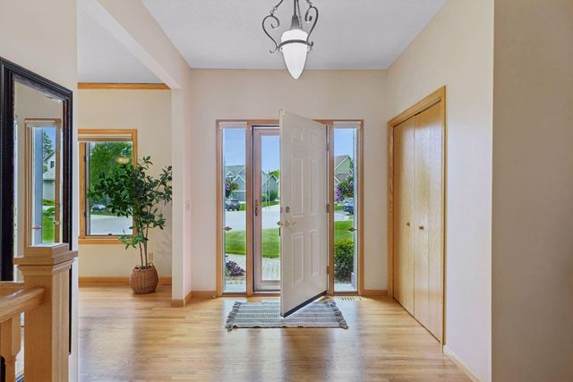 10947 Alexandra Court, Inver Grove Heights, MN 55077