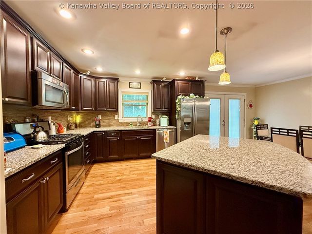 1432 New Hope Road, Elkview, WV 25071