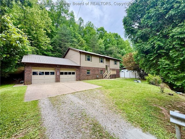 1432 New Hope Road, Elkview, WV 25071