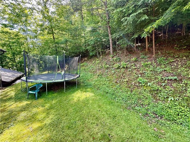 1432 New Hope Road, Elkview, WV 25071