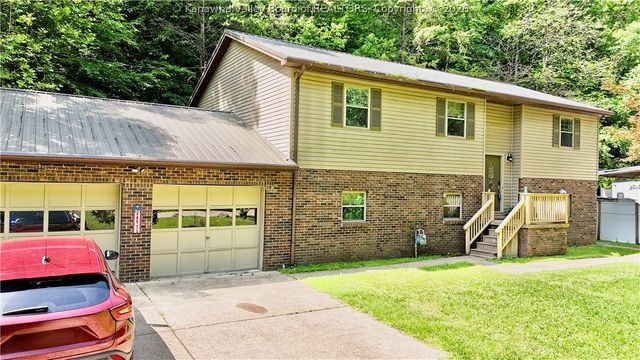 1432 New Hope Road, Elkview, WV 25071