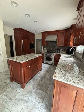 2 Lafayette Dr, Marlborough, MA 01752