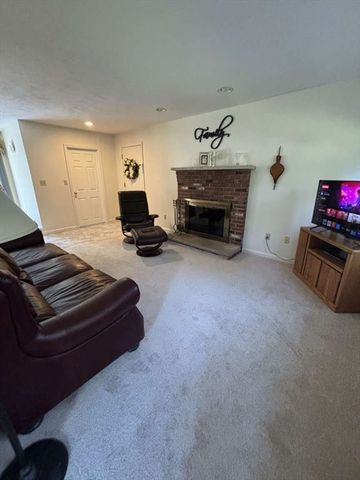 2 Lafayette Dr, Marlborough, MA 01752