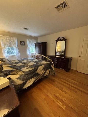2 Lafayette Dr, Marlborough, MA 01752