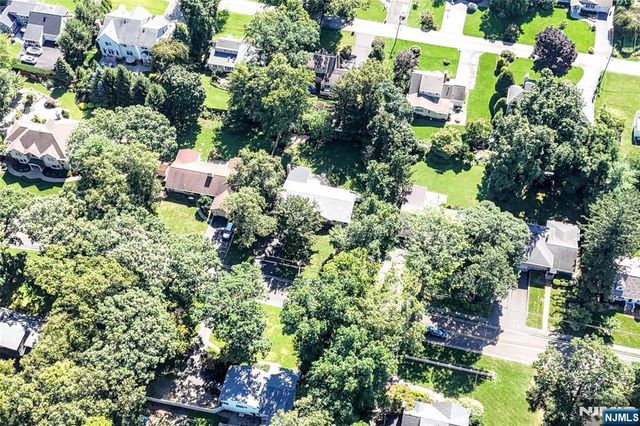 320 Monroe Avenue, Wyckoff, NJ 07481