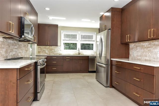 320 Monroe Avenue, Wyckoff, NJ 07481