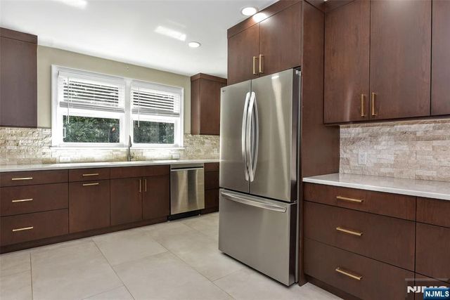 320 Monroe Avenue, Wyckoff, NJ 07481