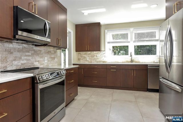 320 Monroe Avenue, Wyckoff, NJ 07481