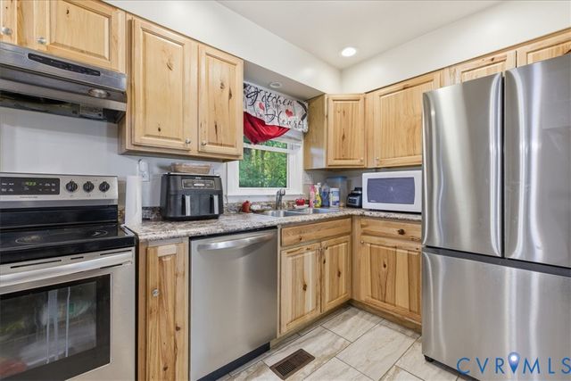 1405 Lee Ln, Hopewell, VA 23860