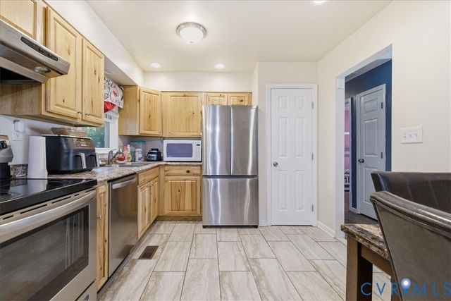 1405 Lee Ln, Hopewell, VA 23860