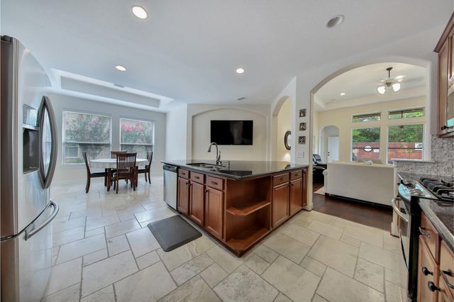 102 Buck Trail Place, The Woodlands, TX 77389