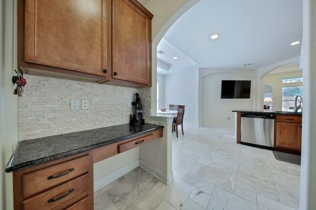 102 Buck Trail Place, The Woodlands, TX 77389