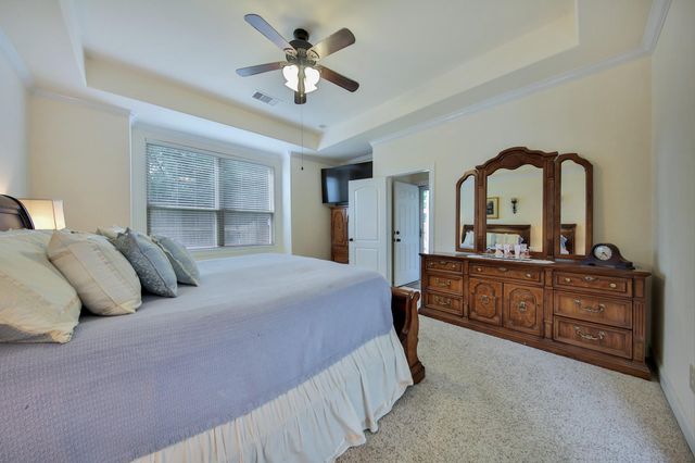 102 Buck Trail Place, The Woodlands, TX 77389