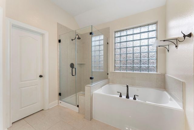 102 Buck Trail Place, The Woodlands, TX 77389