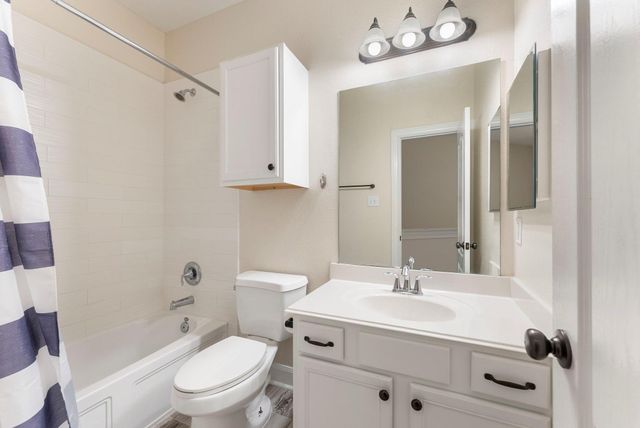 102 Buck Trail Place, The Woodlands, TX 77389