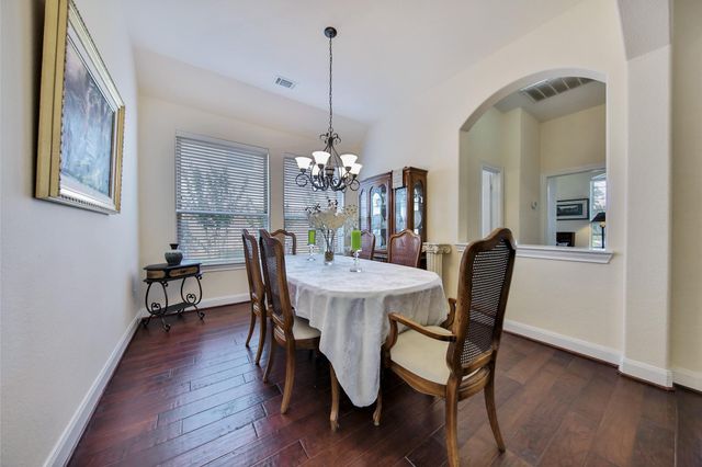 102 Buck Trail Place, The Woodlands, TX 77389