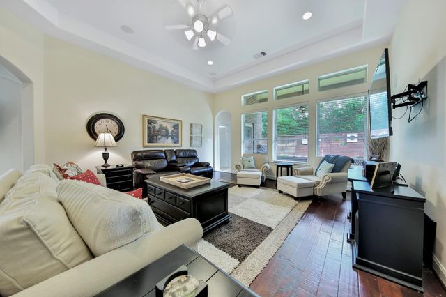 102 Buck Trail Place, The Woodlands, TX 77389