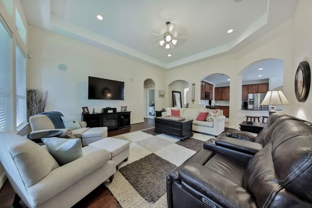 102 Buck Trail Place, The Woodlands, TX 77389